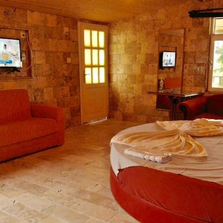 Joy Garden Bed & Breakfast Karahayit  Bagian luar foto