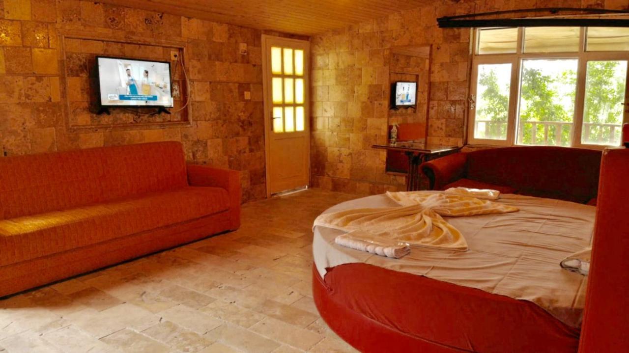 Joy Garden Bed & Breakfast Karahayit  Bagian luar foto