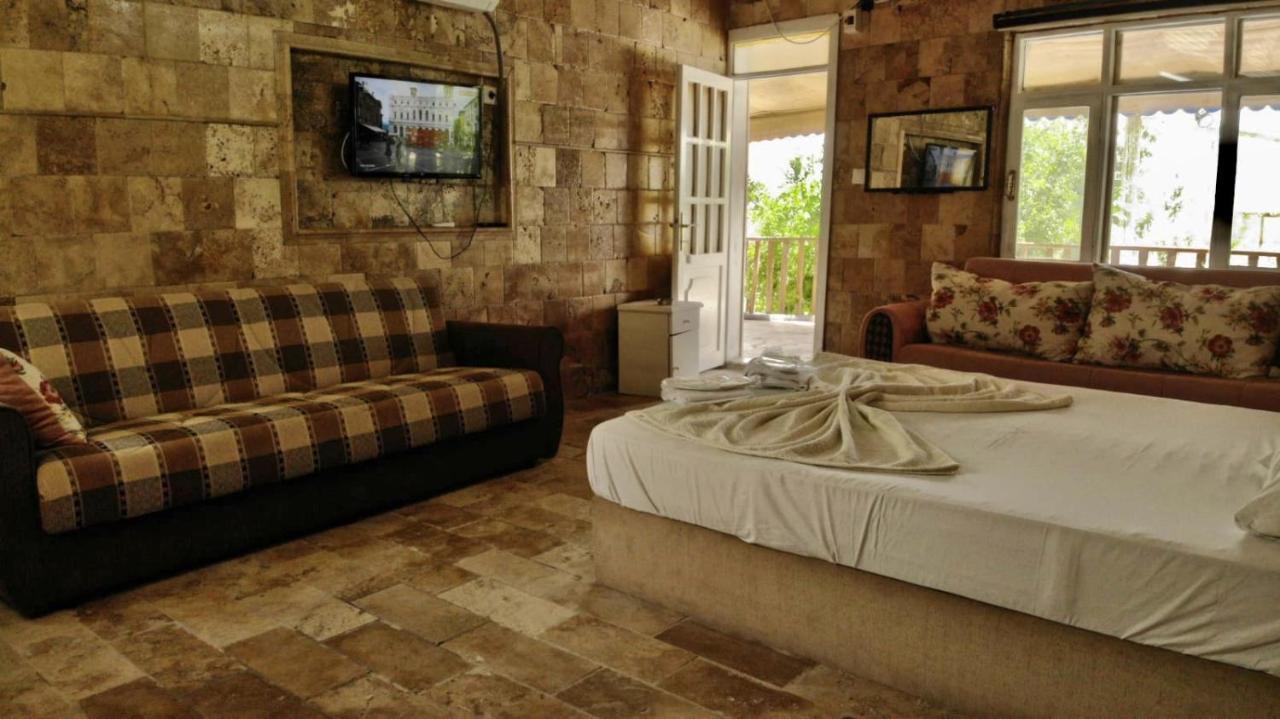 Joy Garden Bed & Breakfast Karahayit  Bagian luar foto